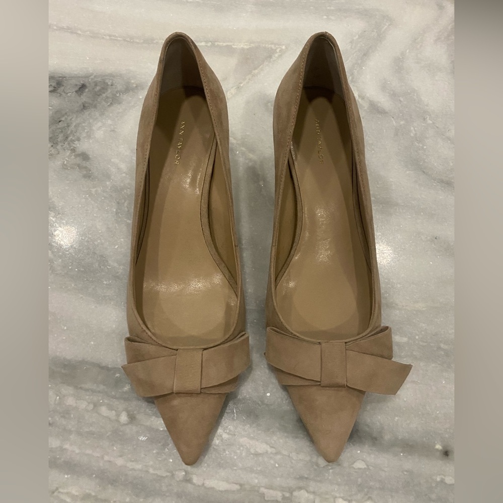 Ann Taylor Reese bow pumps in Beige | 8.5